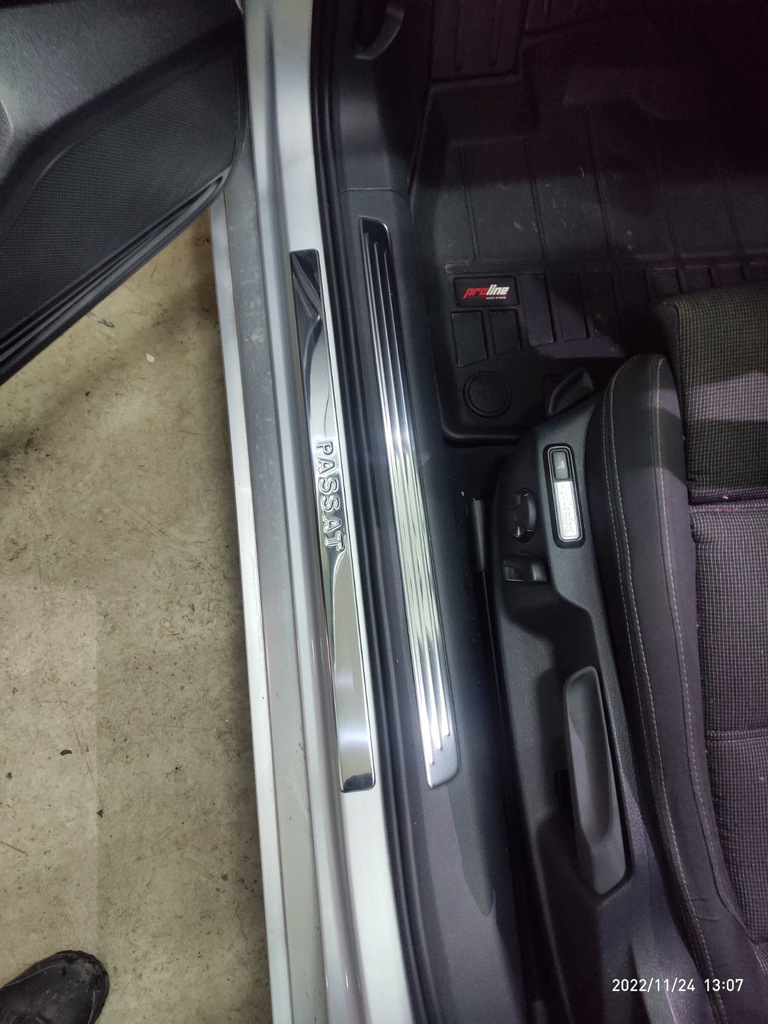 Накладки на пороги пластик (нерж) для VW Passat B8 2015-