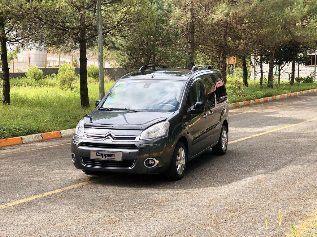Дефлектор капота (EuroCap довга) для Citroen Berlingo 2008-2018 років.