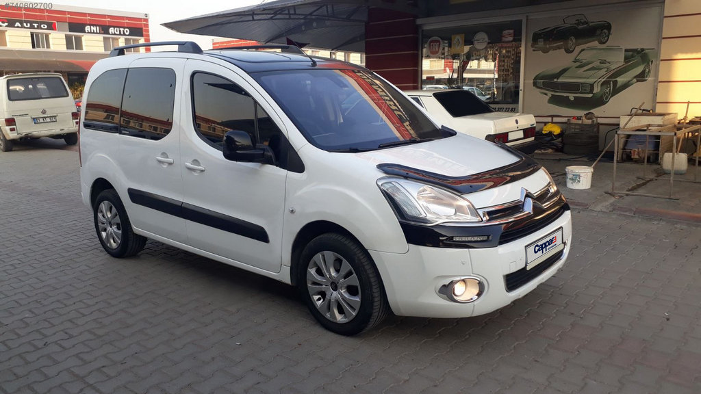 Дефлектор капота (EuroCap довга) для Citroen Berlingo 2008-2018 років.