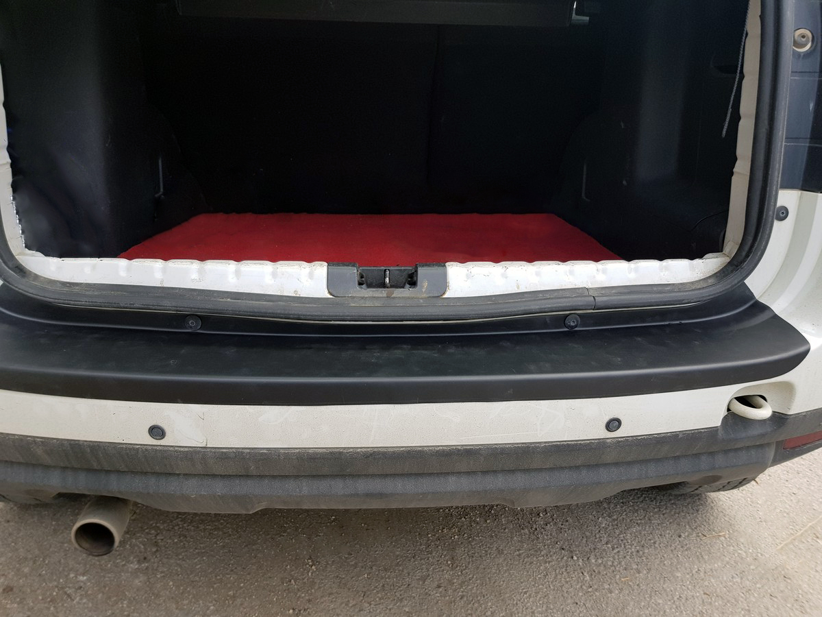 Накладка на задній бампер (ABS) для Renault Duster 2008-2017