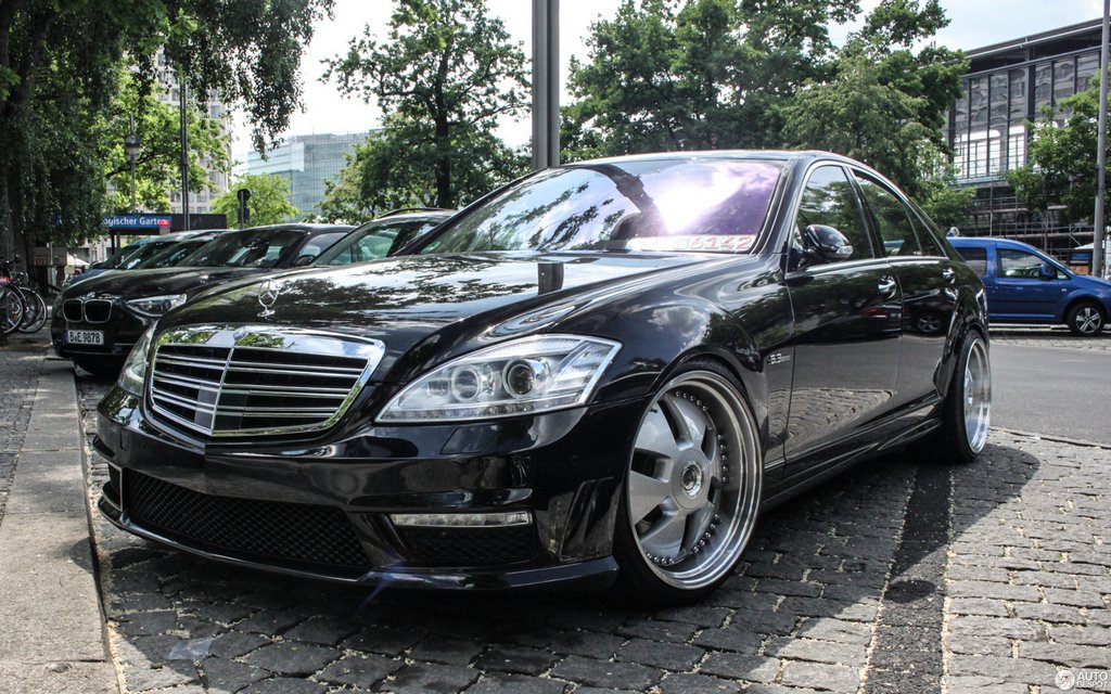Передній бампер (повний комплект) AMG для Mercedes S-сlass W221