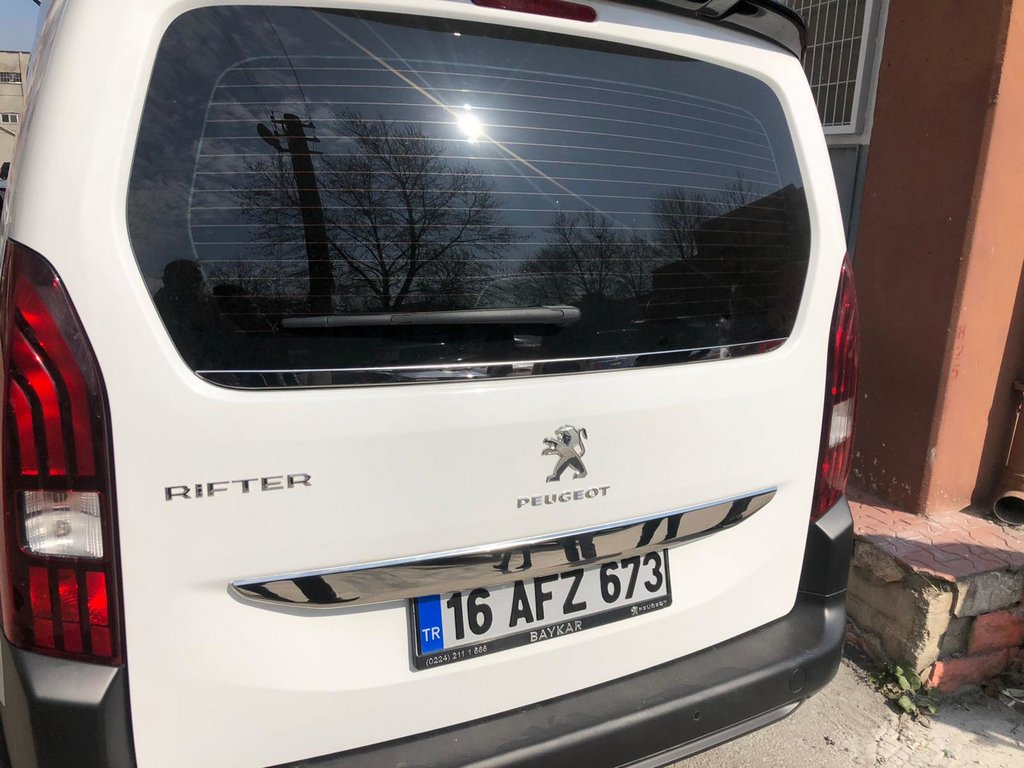 Нижня кромка скла (нерж.) OmsaLine для Peugeot Partner/Rifter 2019-
