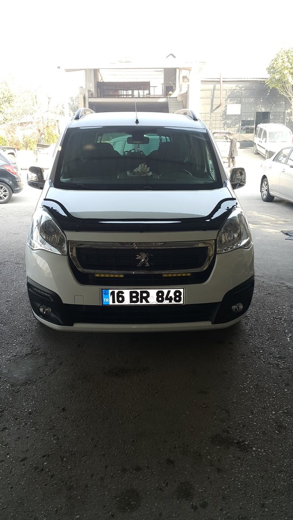 Дефлектор капота (EuroCap довга) для Citroen Berlingo 2008-2018 років.
