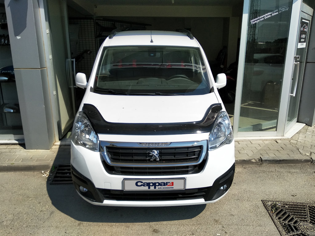 Дефлектор капота (EuroCap довга) для Citroen Berlingo 2008-2018 років.
