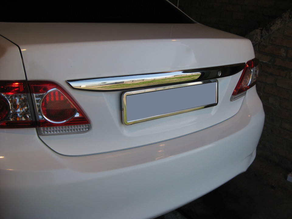 Хром накладка над номером на кришку багажника (нерж.) (NEW GEN.) для Toyota Corolla 2010-2013