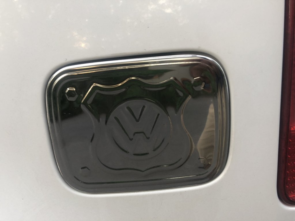 Хром накладка на лючок бензобака Carmos для VW Caddy 2004-2015