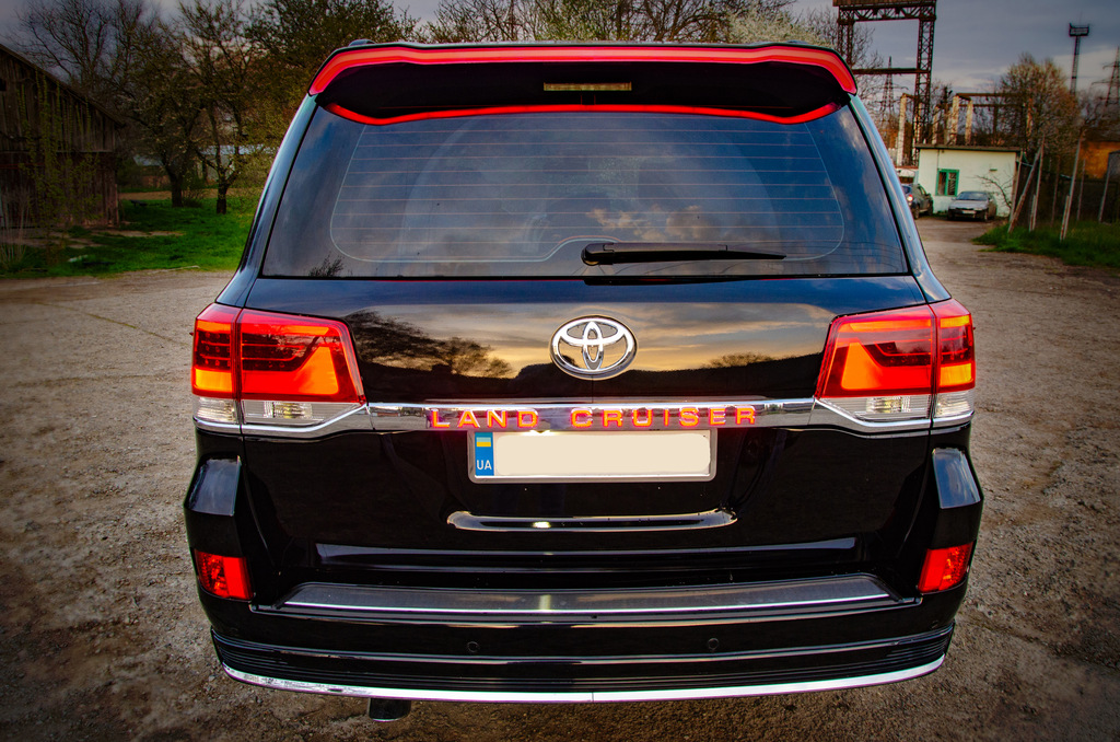 Комплект обвеса Toyota Land Cruiser 200 стиль Executive Lounge 2021 