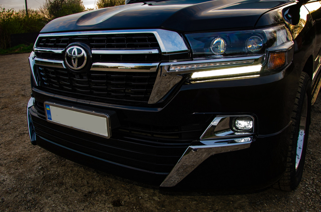 Комплект обвісу Toyota Land Cruiser 200 стиль Executive Lounge 2021 Білий