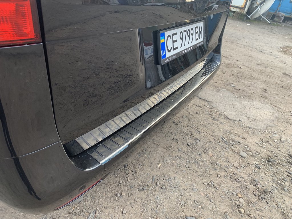 Накладка на задній бампер чорний хром (нерж) для Mercedes Vito 447 2015+ Omsa Line